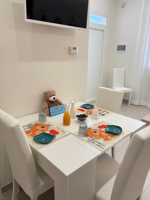 Teddy'S Home Luminoso Accogliente E Moderno Racale Eksteriør billede